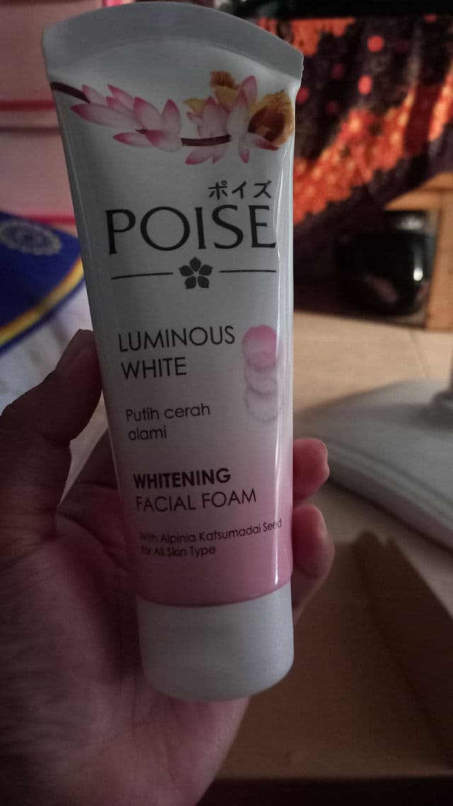 POISE Luminous Whitening Facial Foam review photo by Tyaa