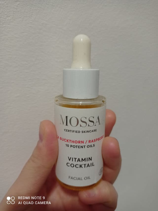 Mossa Vitamin Cocktail Facial Oil review photo by VAO