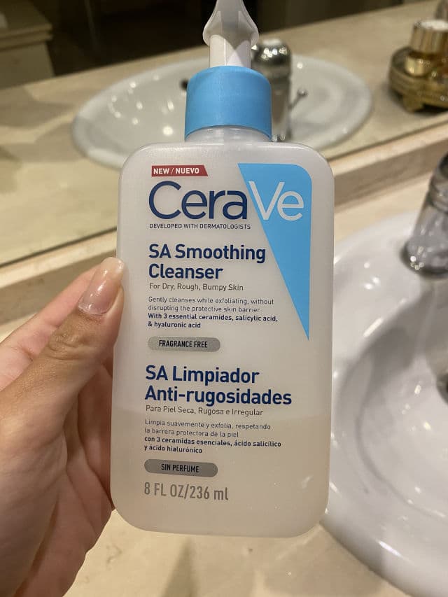 CeraVe Renewing SA Cleanser review photo by Valeriaecheverri