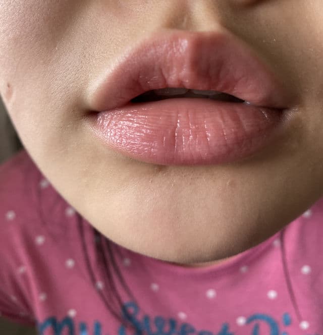 Vaseline Lip Therapy Rosy Lips Tin review photo by Veracity