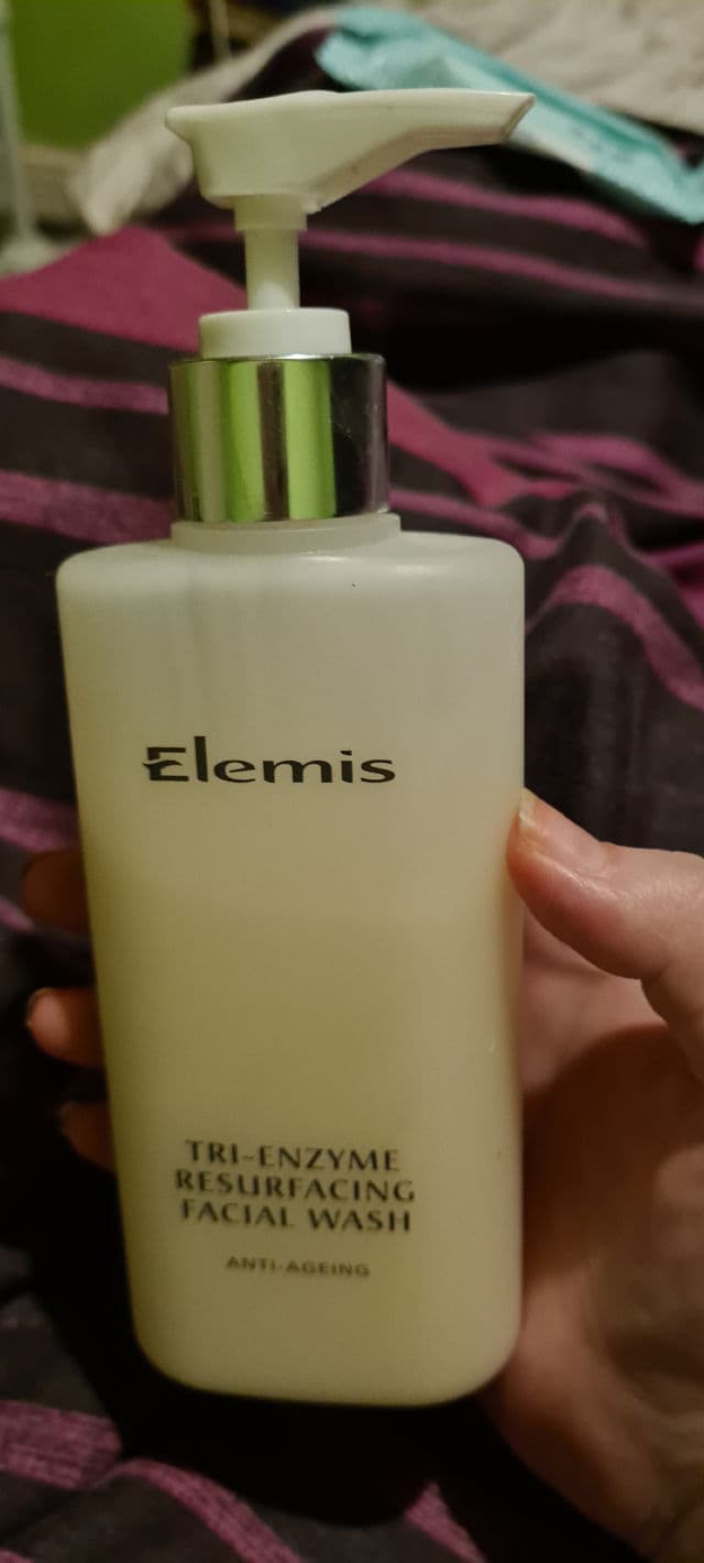 Elemis Dynamic Resurfacing Facial Wash review photo by VeronicaSawyer