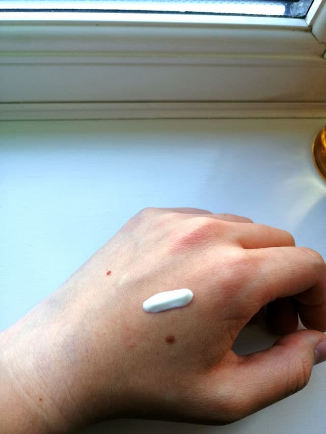 ISNTREE Hyaluronic Acid Watery Sun Gel SPF50+ PA++++ review photo by Viia