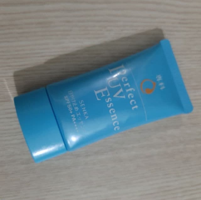 Senka Perfect UV Essence SPF50+ PA++++ review photo by VuVyVy