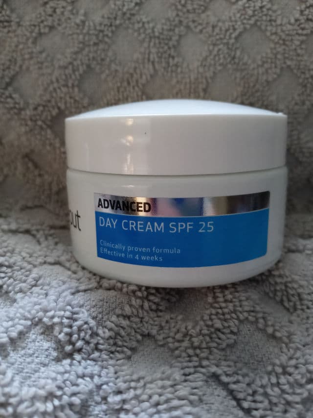 Fade Out Anti Wrinkle Cream SPF25 review photo by LOLABEAUTY