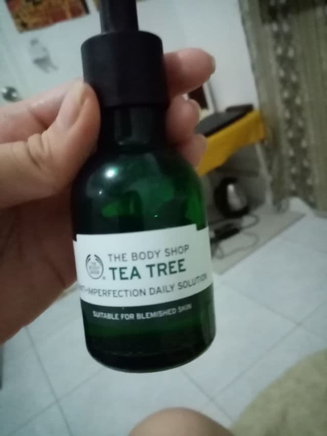 The Body Shop Tea Tree Anti-Imperfection Daily Solution review photo by WondaDonda