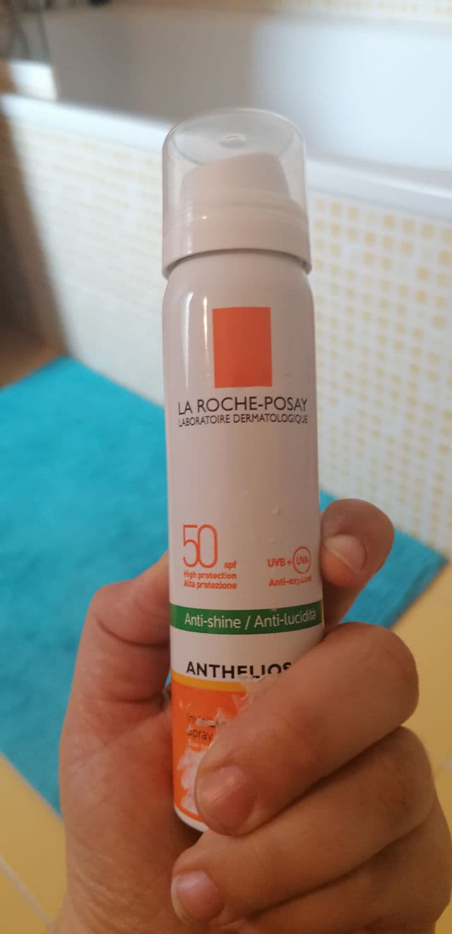 La Roche-Posay Anthelios SPF 50 Invisible Face Mist Anti-Shine review photo by ZoeLu