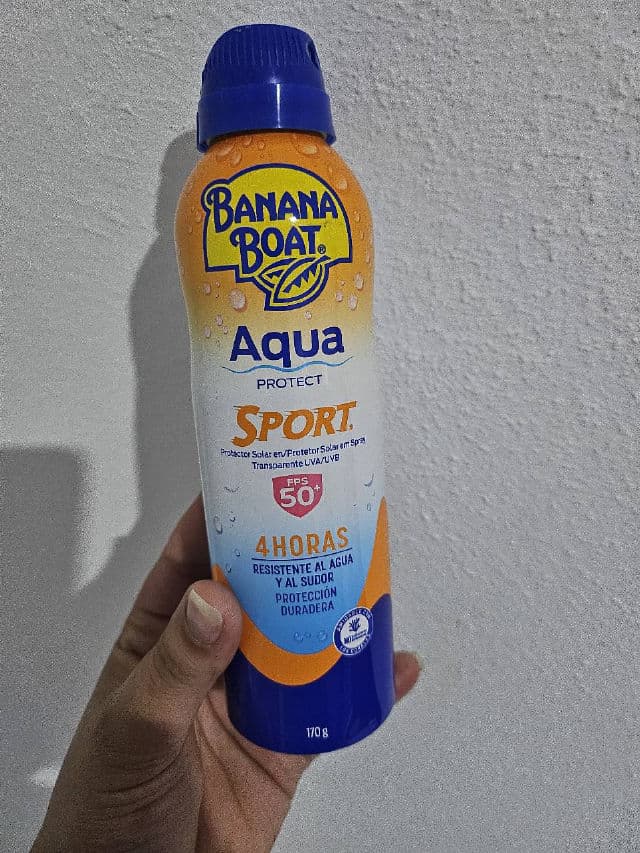 Banana Boat Ultramist Protect & Hydrate Clear Spray SPF 50+ review photo by DarlinaUGC