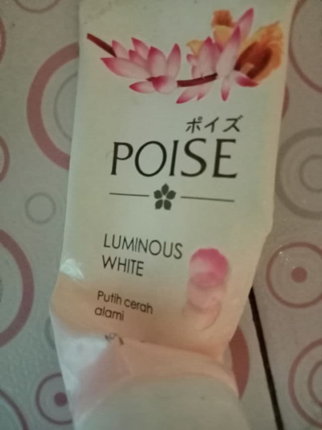 POISE Luminous Whitening Facial Foam review photo by adilkizi