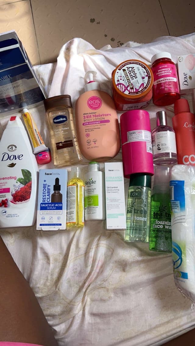 Eos Pomegranate Raspberry Body Lotion review photo by nessanuel