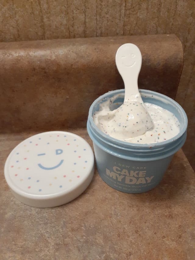 I Dew Care Cake My Day Hydrating Sprinkle Wash-Off Mask review photo by amyfit93