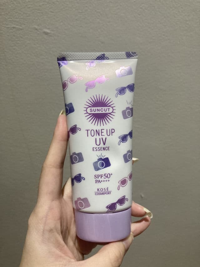 Kose Suncut Tone Up UV Essence SPF50+ PA++++ review photo by angelanadiaa