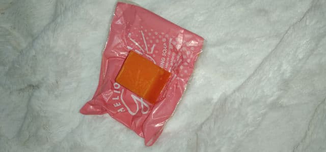 Hello Glow 4 in 1 Whitening Soap review photo by angelzayeee