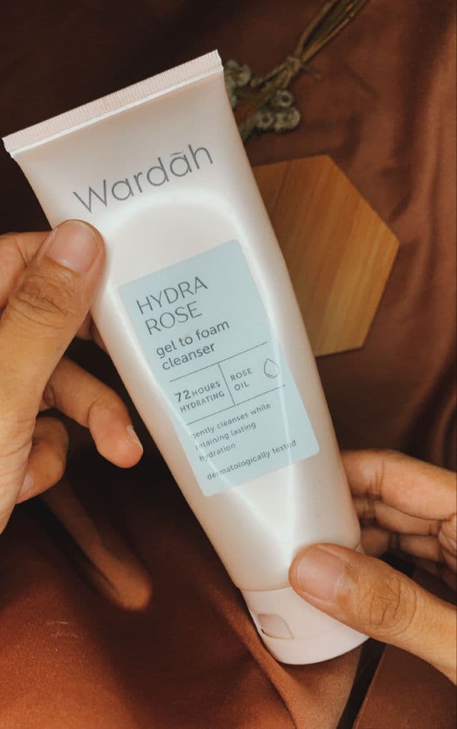Wardah Hydra Rose Gel-to-Foam Cleanser review photo by aprianiamr