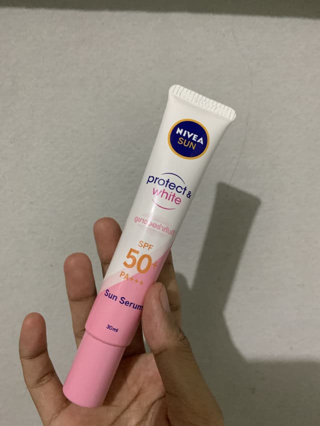 Nivea Sun Protect & White Instant Aura Serum SPF50+PA++++ review photo by aprianiamr