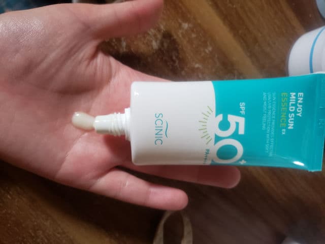 SCINIC Enjoy Mild Sun Essence EX SPF50+ PA++++ review photo by ariunzaya