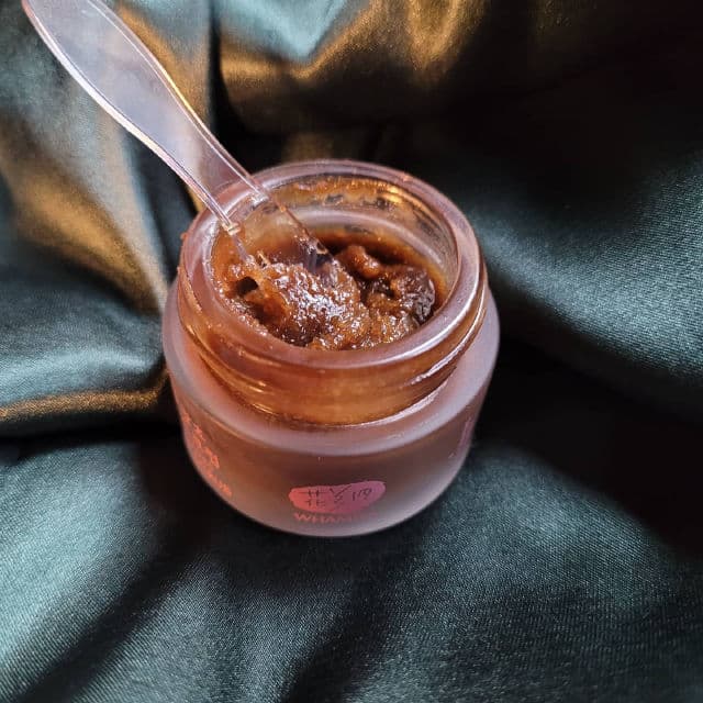 Whamisa Organic Flowers Deep Rich Lip Scrub review photo by astraldew