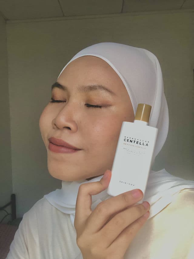 SKIN1004 Madagascar Centella Air-Fit Suncream Plus SPF50 PA++++ review photo by atiekahs
