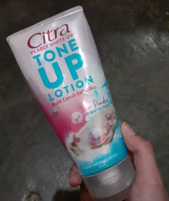 Citra Pearly White Uv Moisturizer review photo by auliaasaf