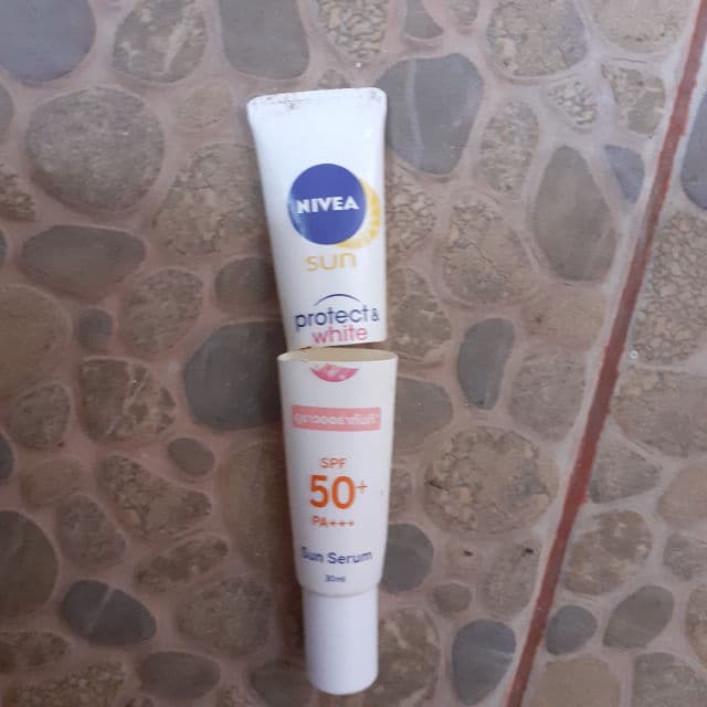 Nivea Sun Protect & White Instant Aura Serum SPF50+PA++++ review photo by auliaasaf