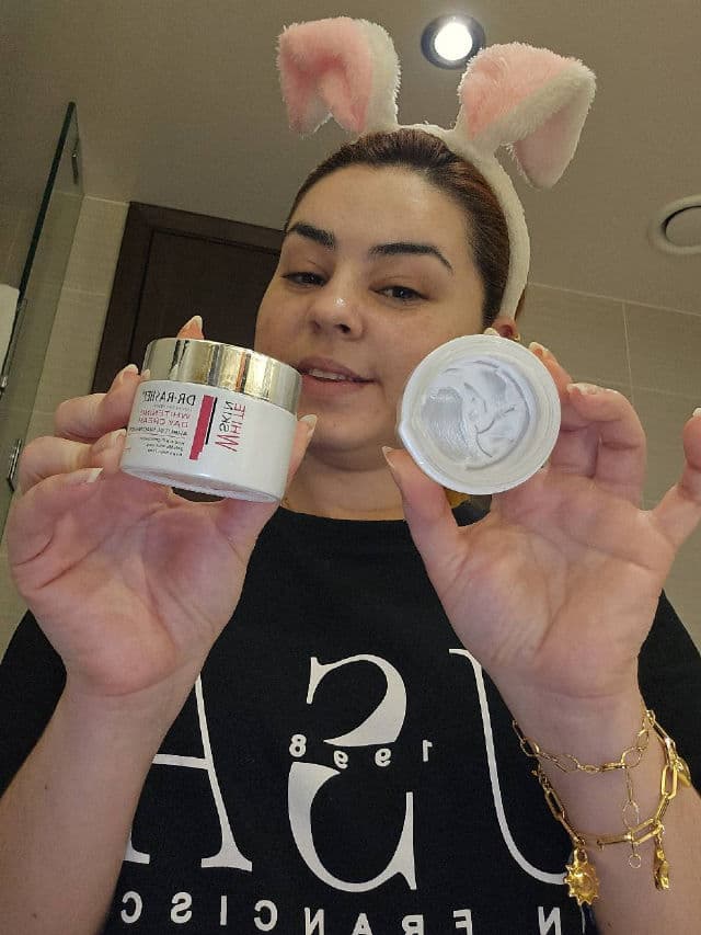 Dr.Rashel Whine Skin Fairness Cream Whitening Day Cream SPF 20 review photo by Yetsi