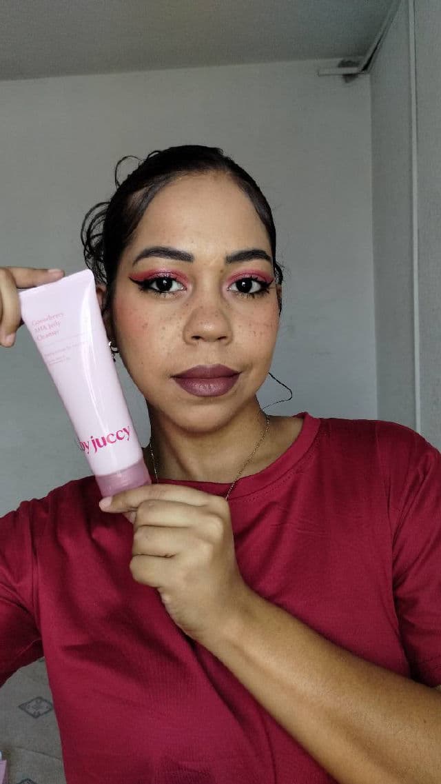 By Juccy Gooseberry AHA Jelly Cleanser review photo by liliconestilos