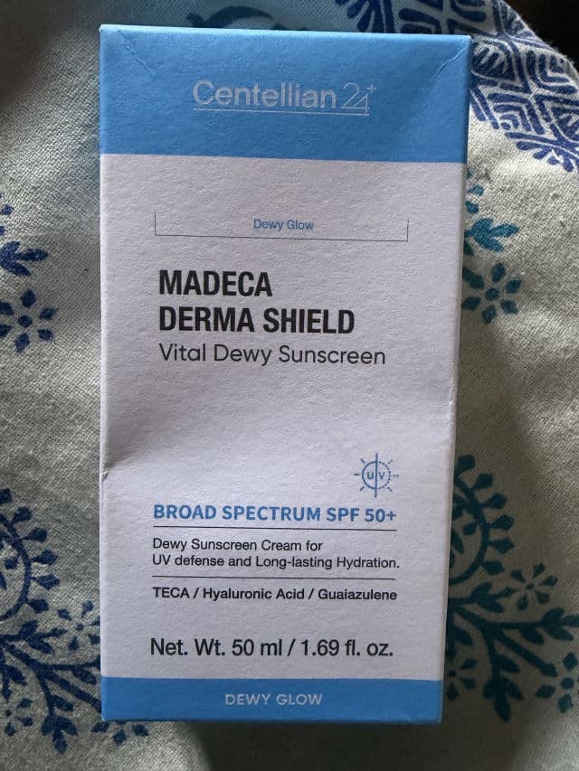 Centellian24 Madeca Derma Shield Vital Dewy Sunscreen SPF 50+ review photo by Rizina