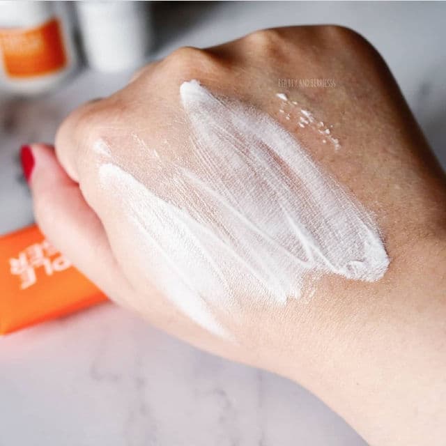 QUICK FX Pimple Eraser Oil Free Sunscreen with SPF 50+ review photo by beautyandberriesss