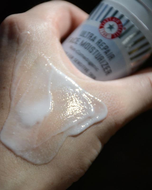 First Aid Beauty Ultra Repair Face Moisturiser review photo by beautyerudite