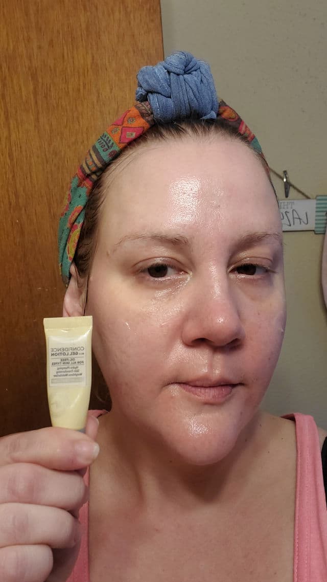 It Cosmetics Confidence In A Gel Lotion Weightless Moisturizer review photo by beautybonnebeth