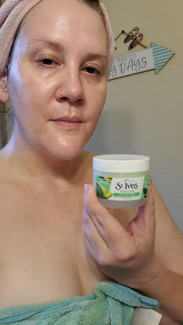St. Ives Renewing Avocado & Coconut Oil Soft Cream review photo by beautybonnebeth