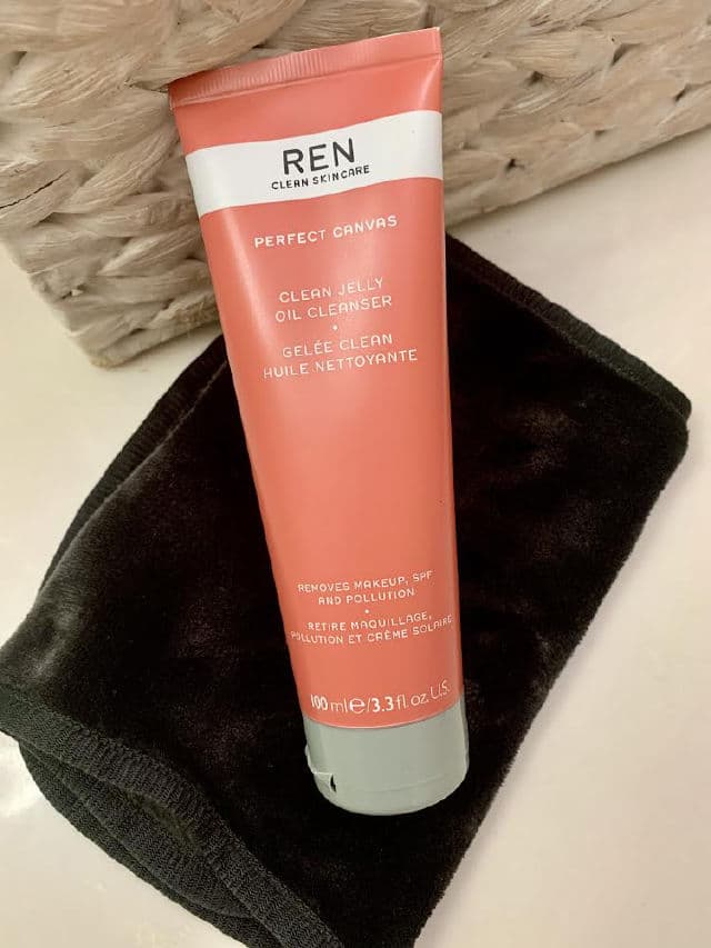 REN Clean Skincare Perfect Canvas Clean Jelly Oil Cleanser review photo by brodtbeauty