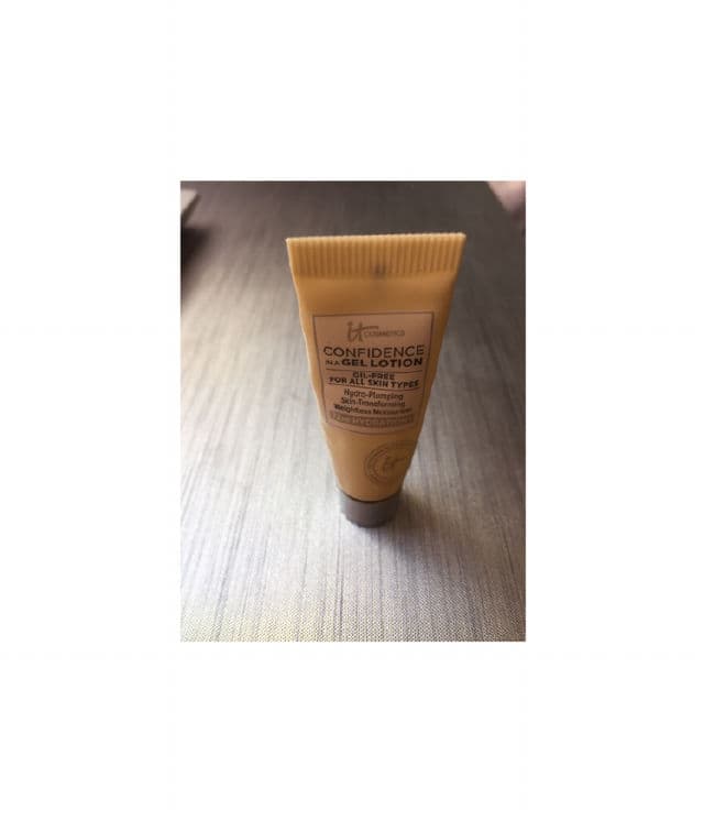 It Cosmetics Confidence In A Gel Lotion Weightless Moisturizer review photo by byGlitterSC