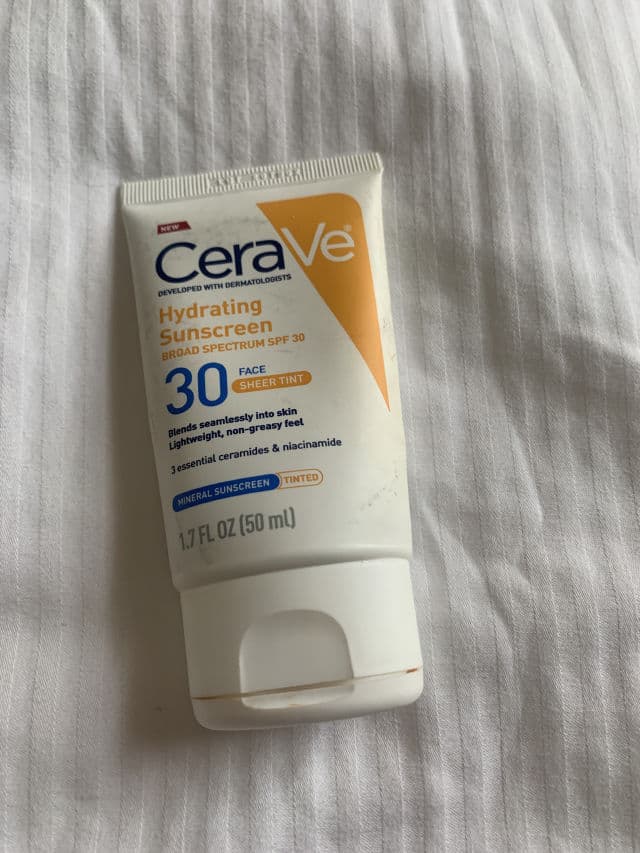 CeraVe Hydrating Sunscreen Broad Spectrum SPF 30 Face Sheer Tint review photo by cams99