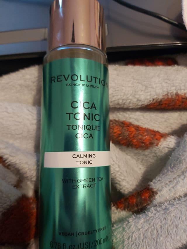 Revolution Beauty Cica Tonic review photo by cariadsbeauty