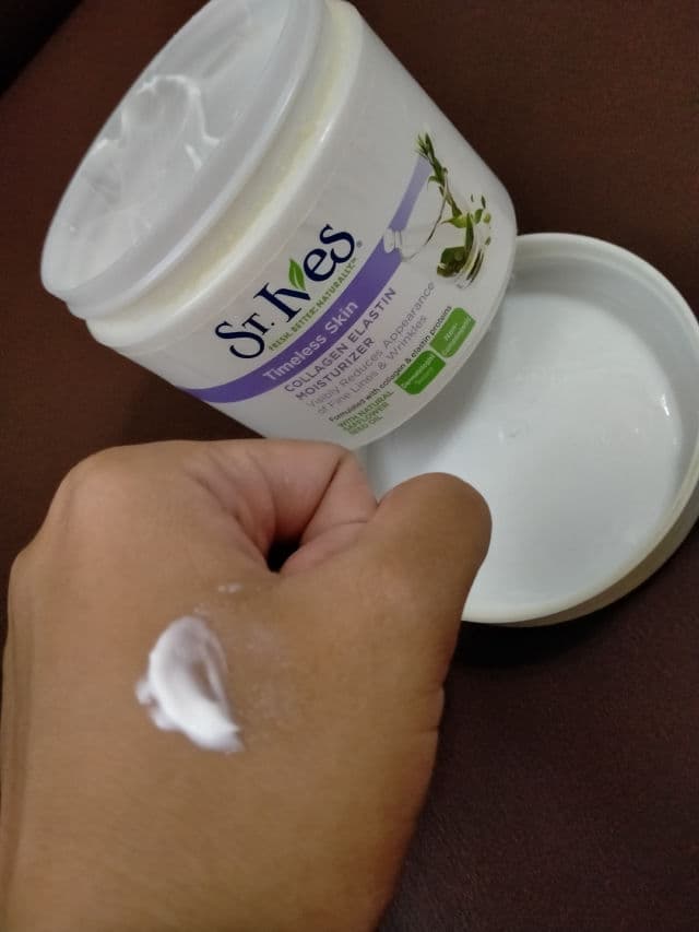 St. Ives Renewing Collagen & Elastin Moisturizer review photo by carmsychuu