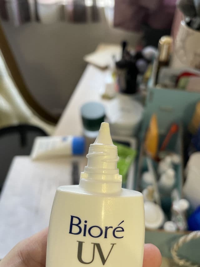 Biore UV Face Milk SPF 50+ PA++++ review photo by carrotstickbeauty