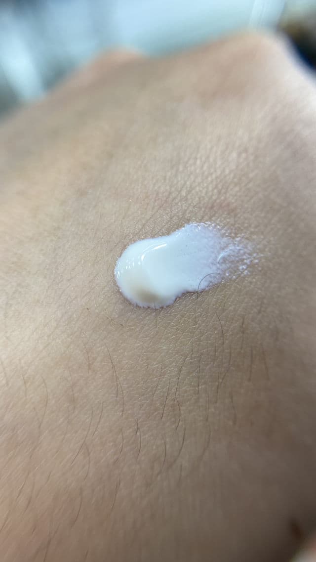 Kundal Cica & Tea Tree Repair Sun Cream SPF 50+ PA++++ review photo by catamakeupblog