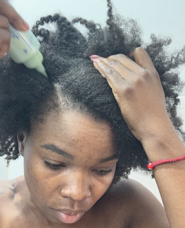 Head & Shoulders Bare Soothing Hydration Dandruff Shampoo review photo by dominga33