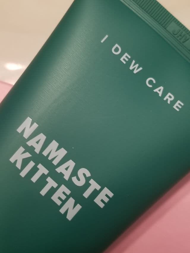 I Dew Care Namaste Kitten Clarifying Cannabis Sativa Hemp Seed Oil Cleanser review photo by chronicallybadassbeauty