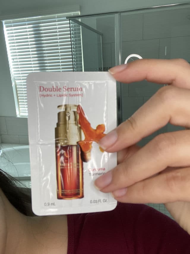 Clarins Double Serum review photo by CindyCuidaTuPiel