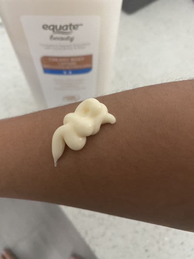Equate Creamy Body Lotion with Cocoa Butter & Shea review photo by CindyCuidaTuPiel
