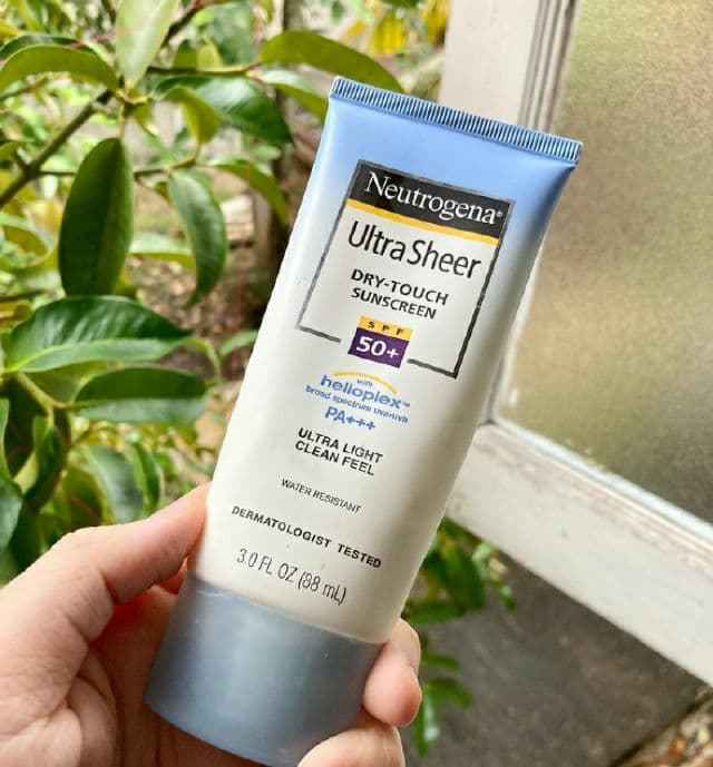 Neutrogena Ultra Sheer Dry-Touch Sunscreen Broad Spectrum SPF 55 Helioplex review photo by skinartery
