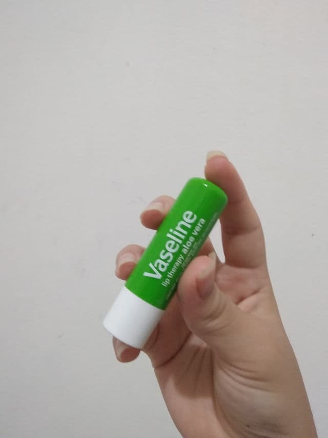 Vaseline Lip Therapy Aloe Vera Stick review photo by claudiatheresia