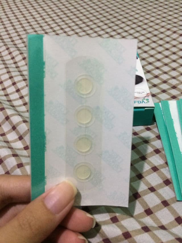 Luxe Organix Hydrocolloid Acne Patch Night Time review photo by clauiidayao