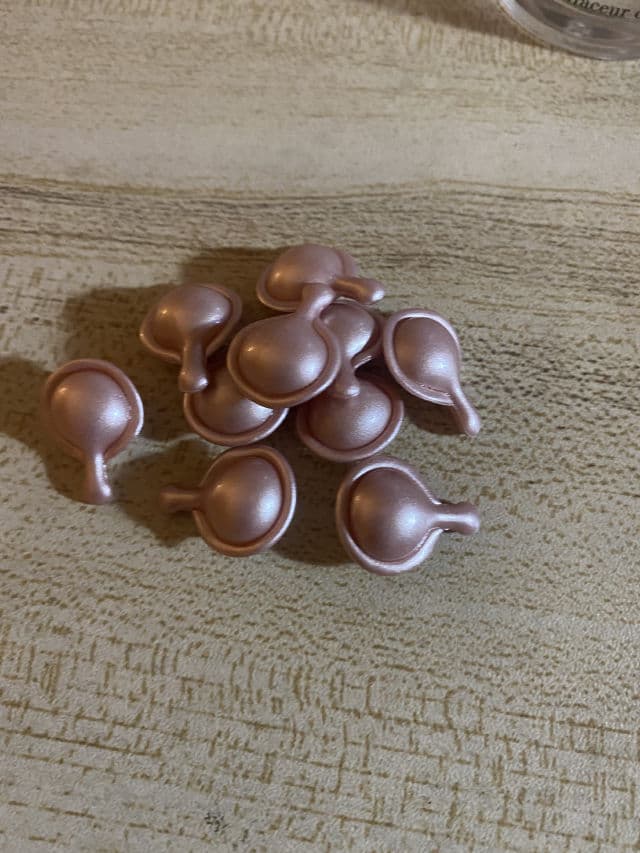 Elizabeth Arden Retinol Ceramide Capsules Line Erasing Night Serum review photo by cssanti