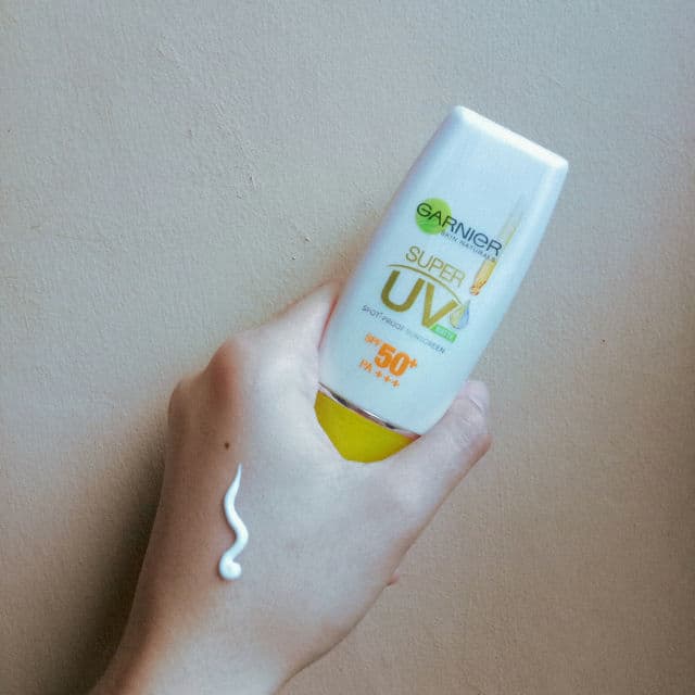 Garnier Light Complete Super UV Matte Brightening Sunscreen SPF50+ review photo by chrysant