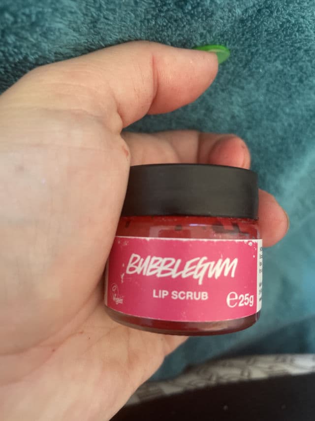 LUSH Bubblegum review photo by debbiesdiamante