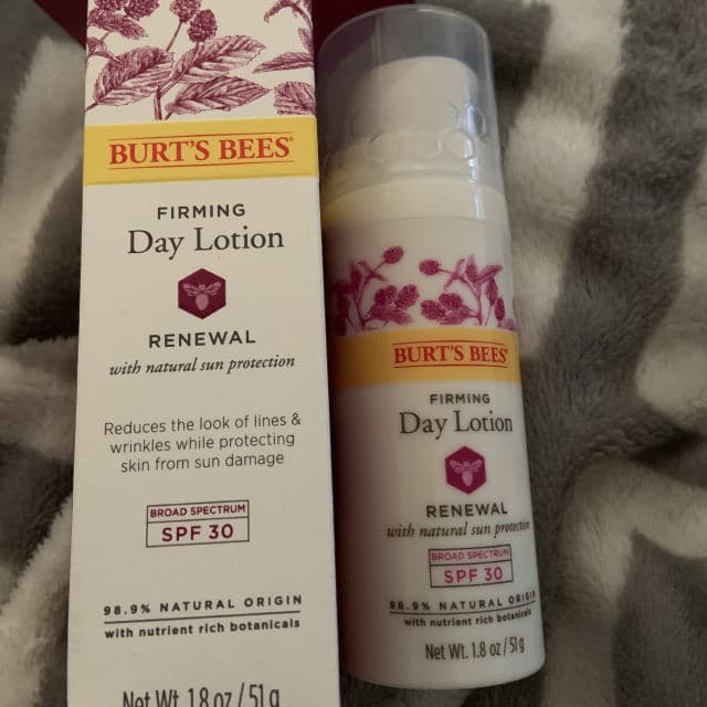 Burt's Bees Renewal Day Lotion SPF 30 review photo by deedee7