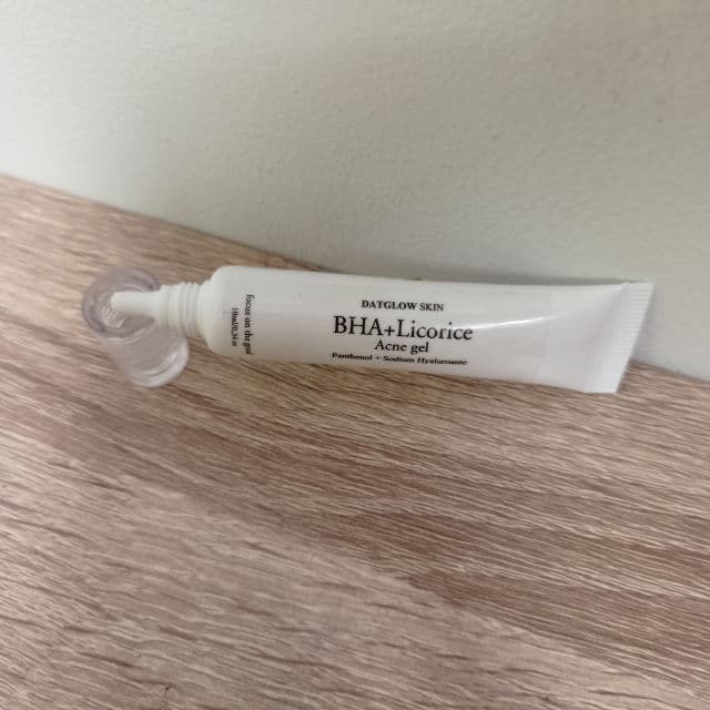 datglowskin BHA + Licorice Acne Gel review photo by Destario