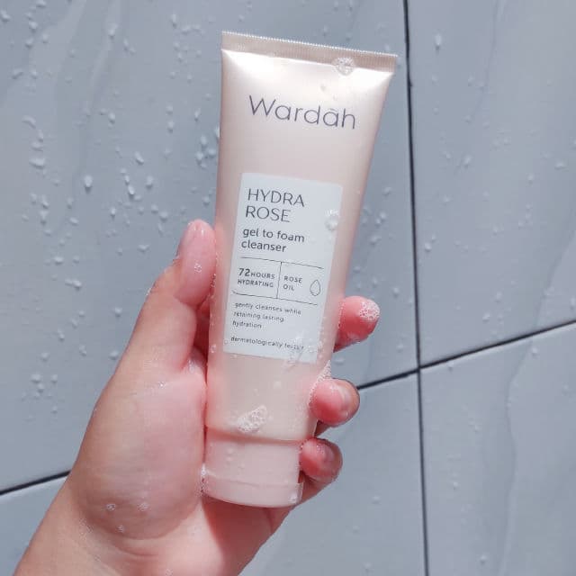 Wardah Hydra Rose Gel-to-Foam Cleanser review photo by diarta